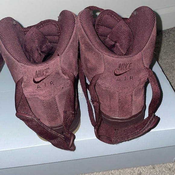 I am selling Nike high top burgundy 1’s - Picture 4 of 6